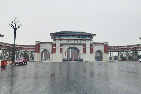 重慶市南岸區(qū)龍門浩職業(yè)中學校